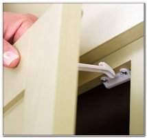 install-child-proof-cabinet-latches-700x656.jpg