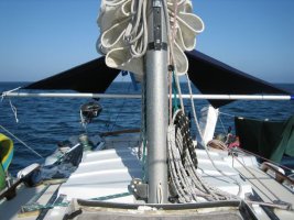 Horizintal halyard deck loading.jpg
