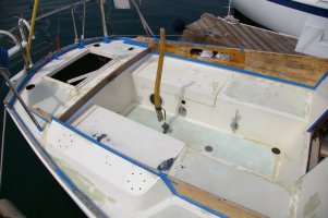 cockpit showing stern hatch.jpg