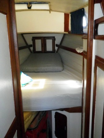 V berth with fitted sheets,  and pad for cabin-berth, etc.