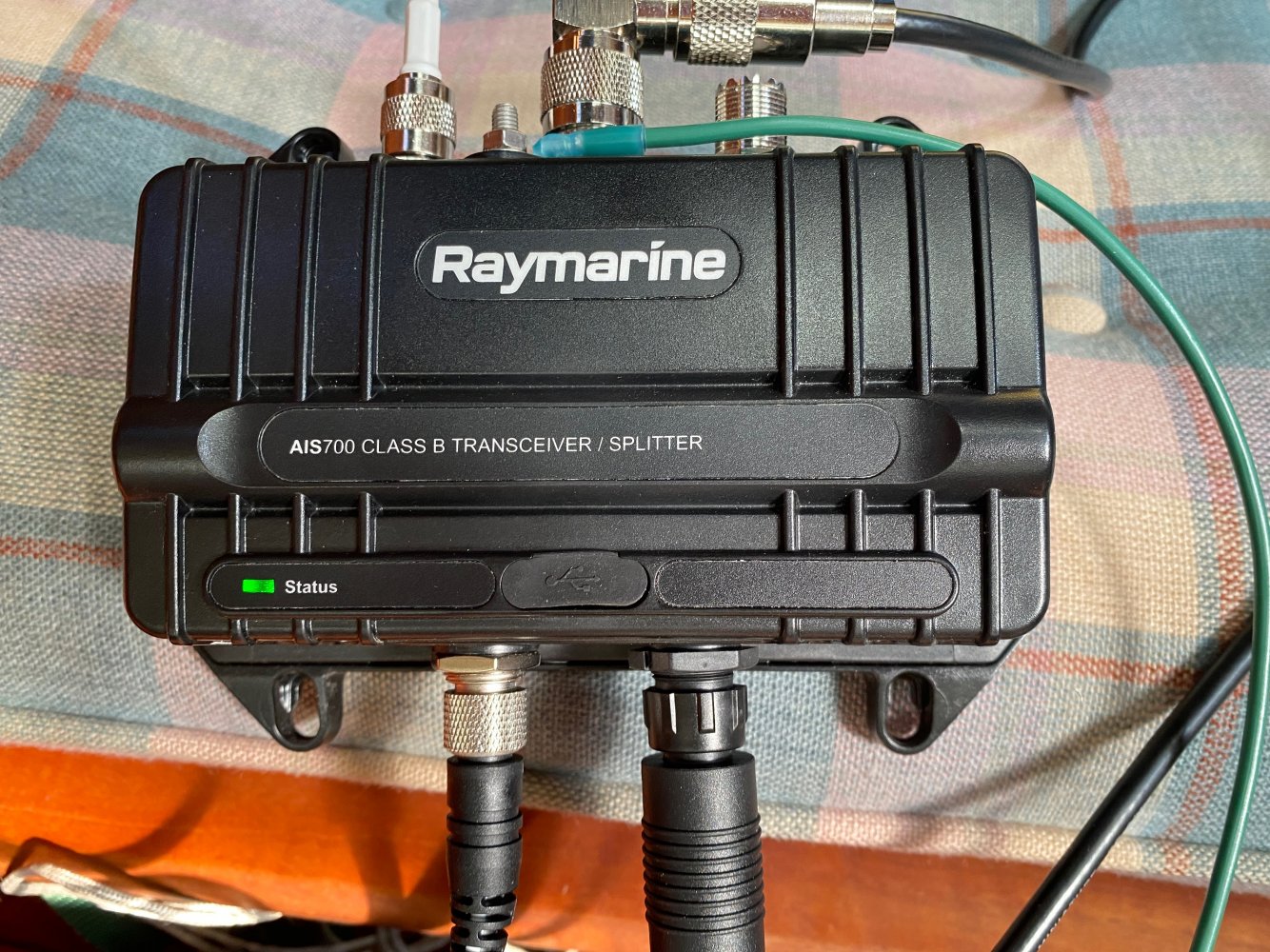 e32-200-ais-generally-raymarine-ais700-specifically-ey-o